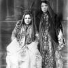 1900 Две Девушки
